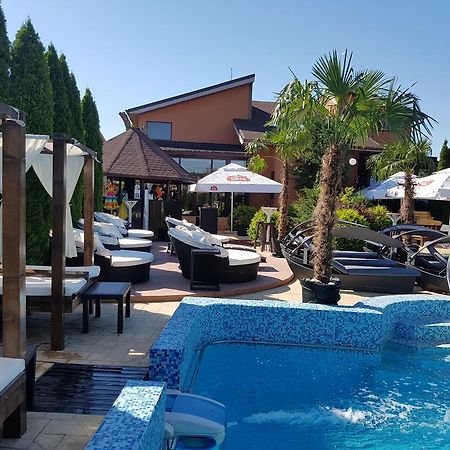 Rixo'S Guesthouse Circea Ngoại thất bức ảnh