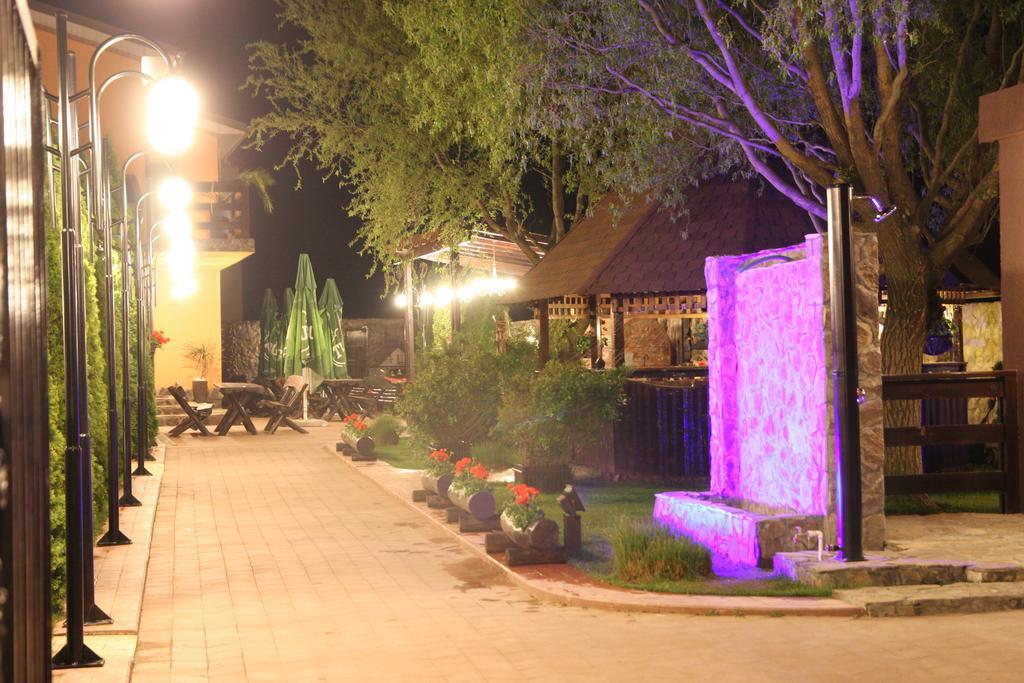 Rixo'S Guesthouse Circea Ngoại thất bức ảnh