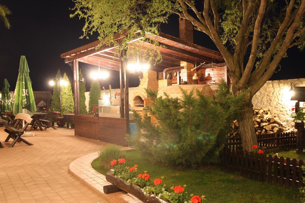 Rixo'S Guesthouse Circea Ngoại thất bức ảnh
