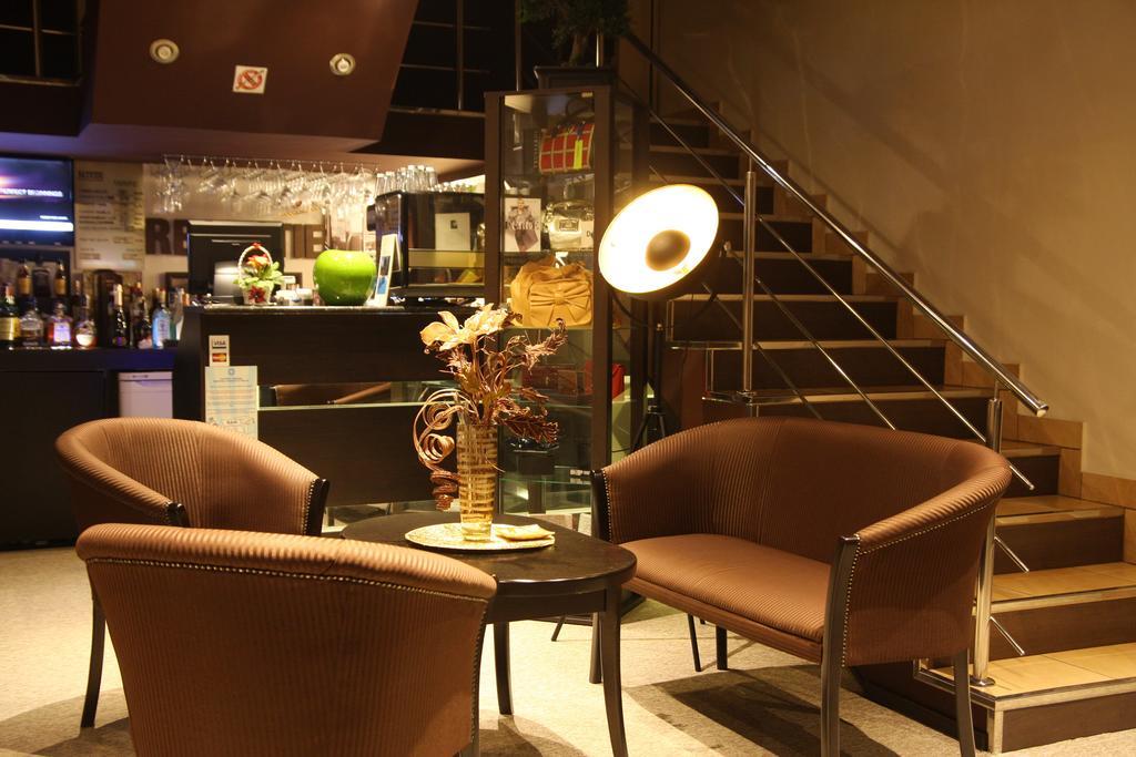 Rixo'S Guesthouse Circea Ngoại thất bức ảnh