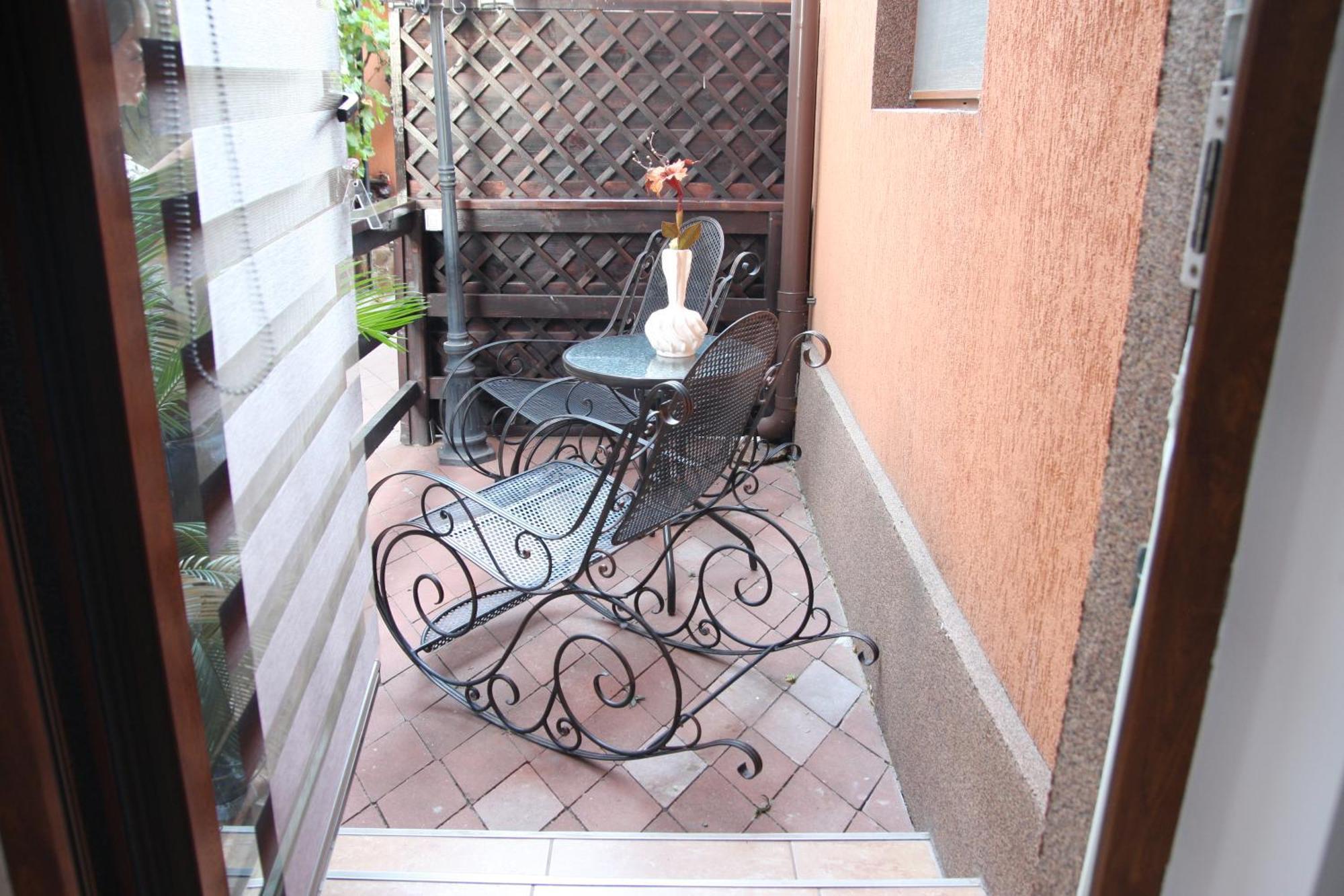 Rixo'S Guesthouse Circea Ngoại thất bức ảnh