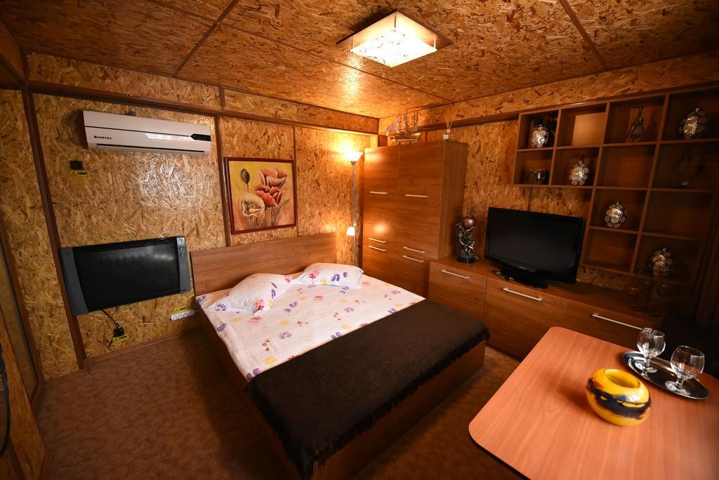 Rixo'S Guesthouse Circea Ngoại thất bức ảnh